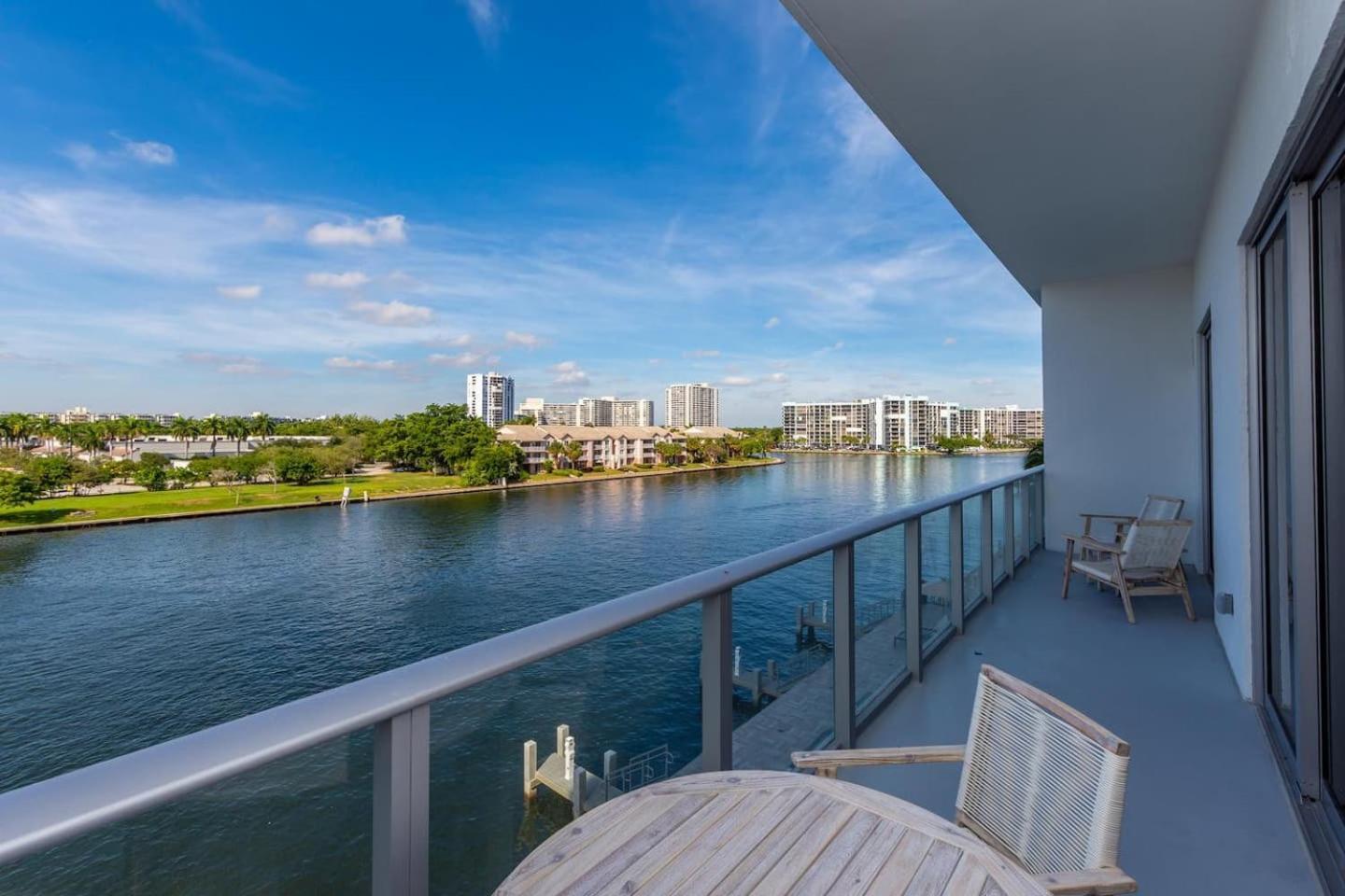 Amazing Apartments At H Beach House ฮอลลีวูด ภายนอก รูปภาพ