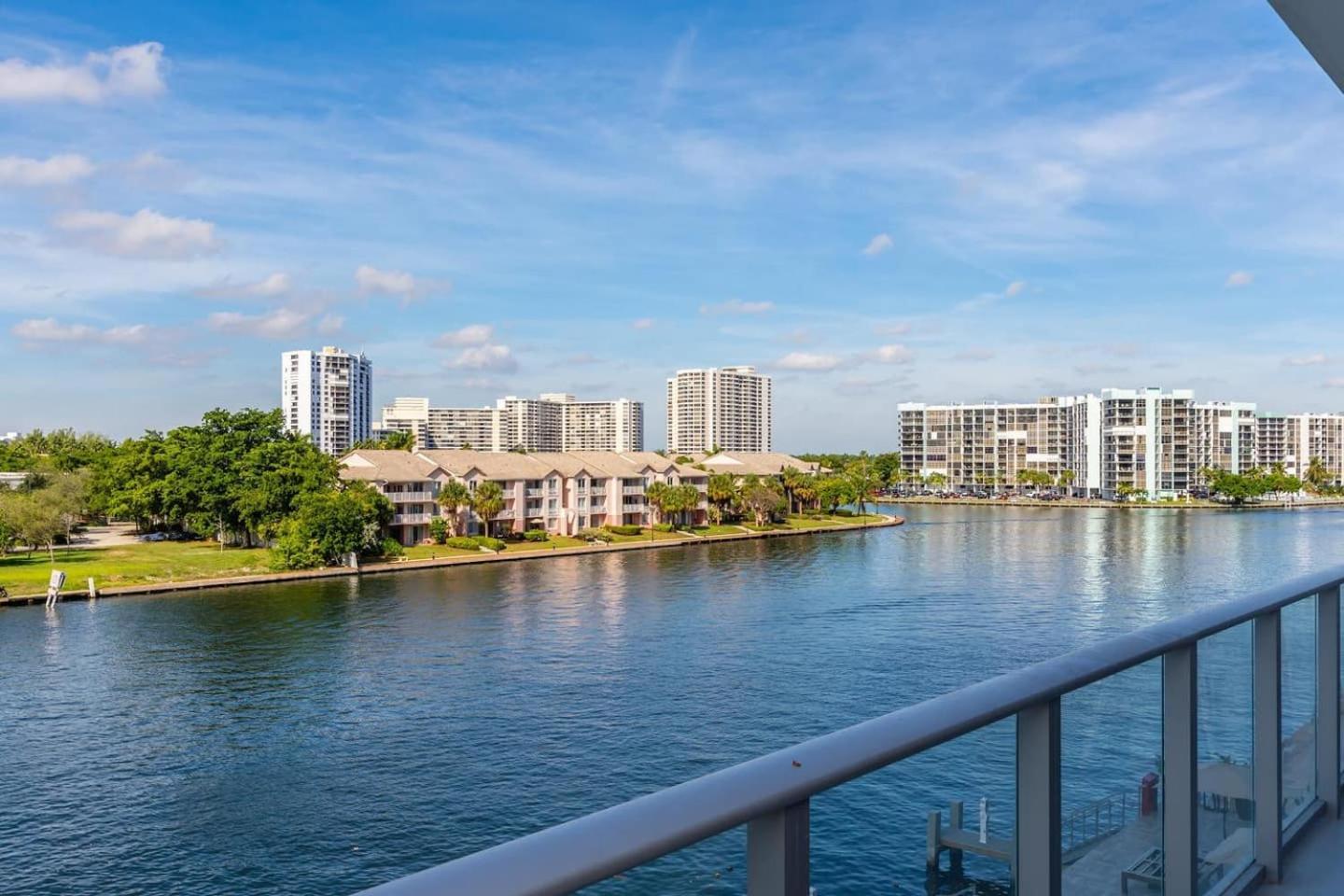 Amazing Apartments At H Beach House ฮอลลีวูด ภายนอก รูปภาพ