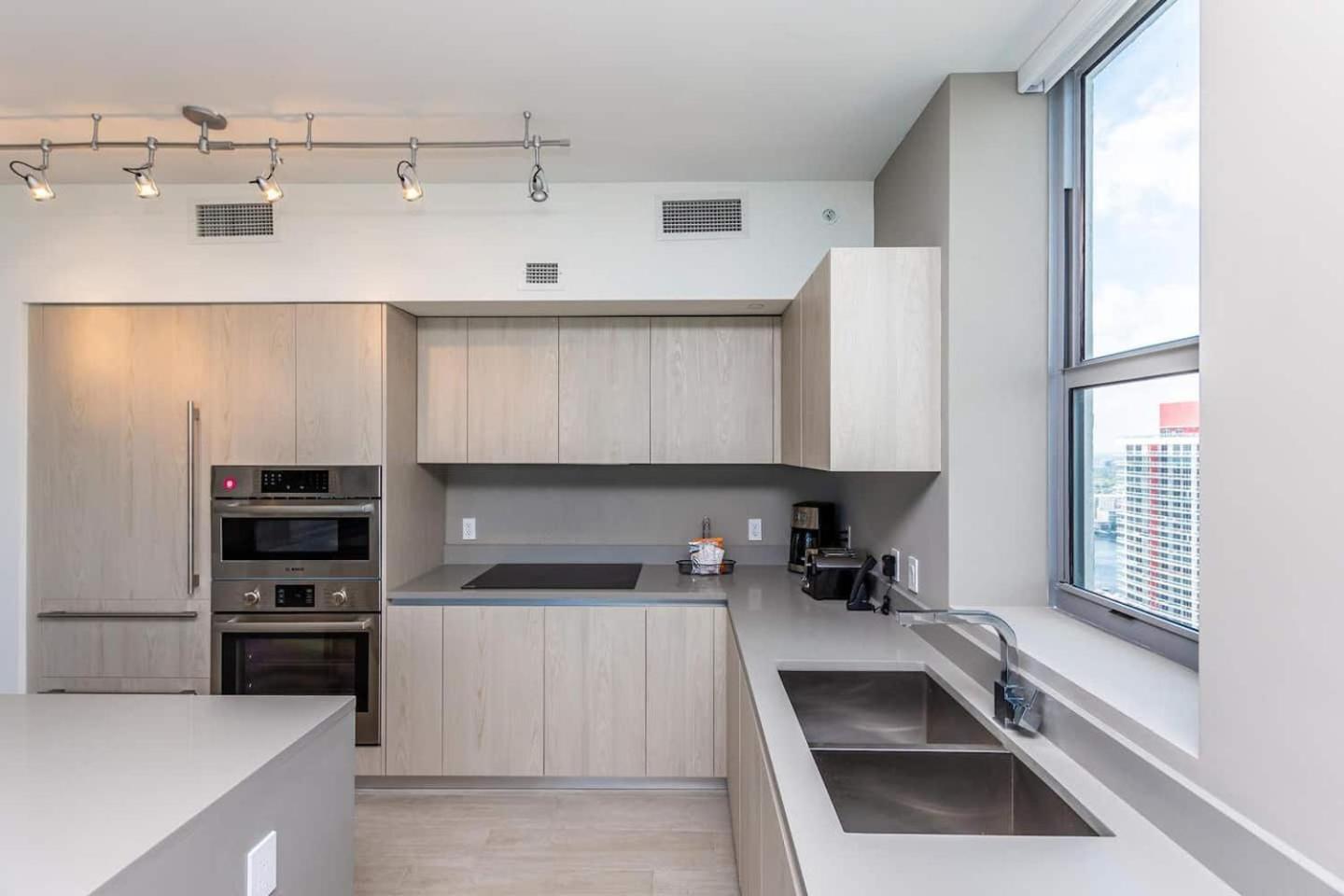 Amazing Apartments At H Beach House ฮอลลีวูด ภายนอก รูปภาพ