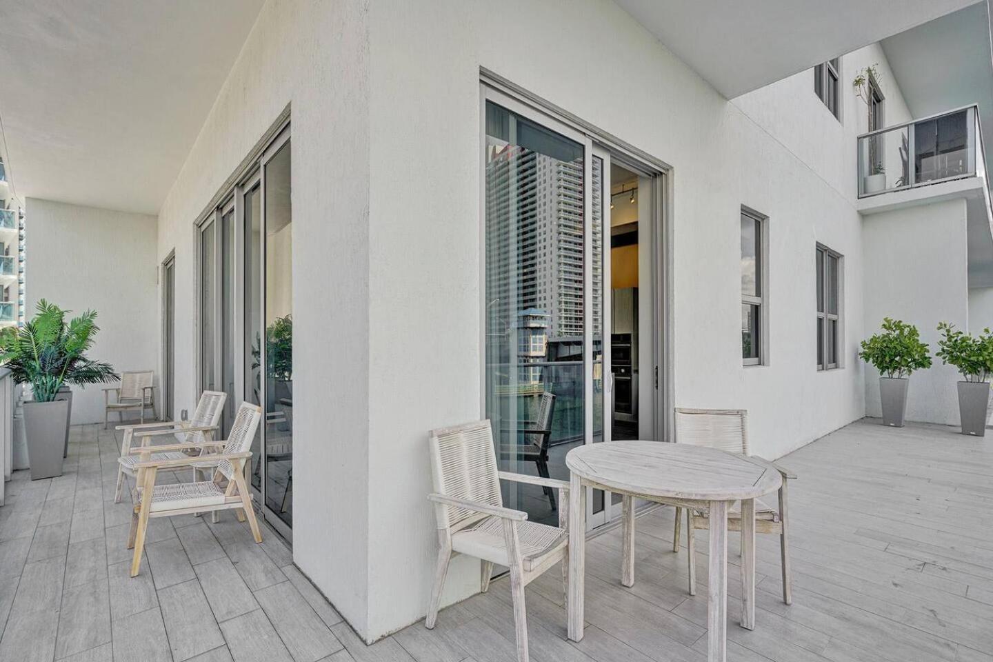 Amazing Apartments At H Beach House ฮอลลีวูด ภายนอก รูปภาพ