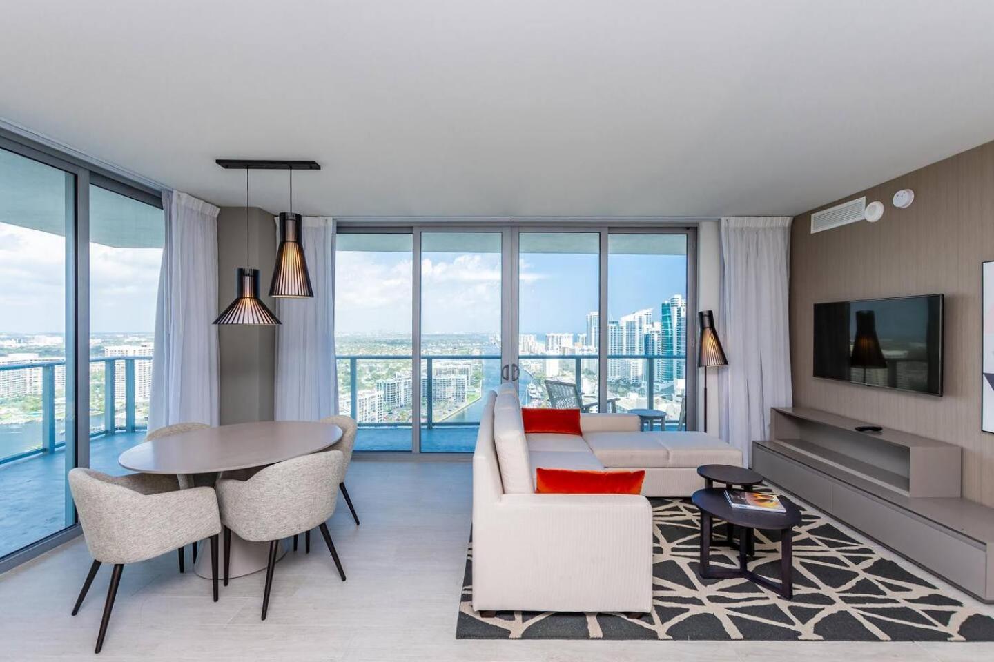 Amazing Apartments At H Beach House ฮอลลีวูด ภายนอก รูปภาพ