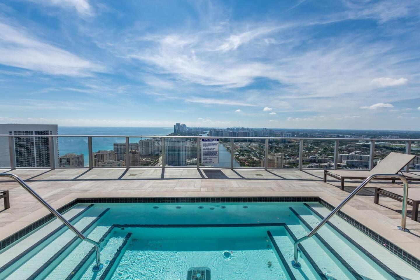 Amazing Apartments At H Beach House ฮอลลีวูด ภายนอก รูปภาพ