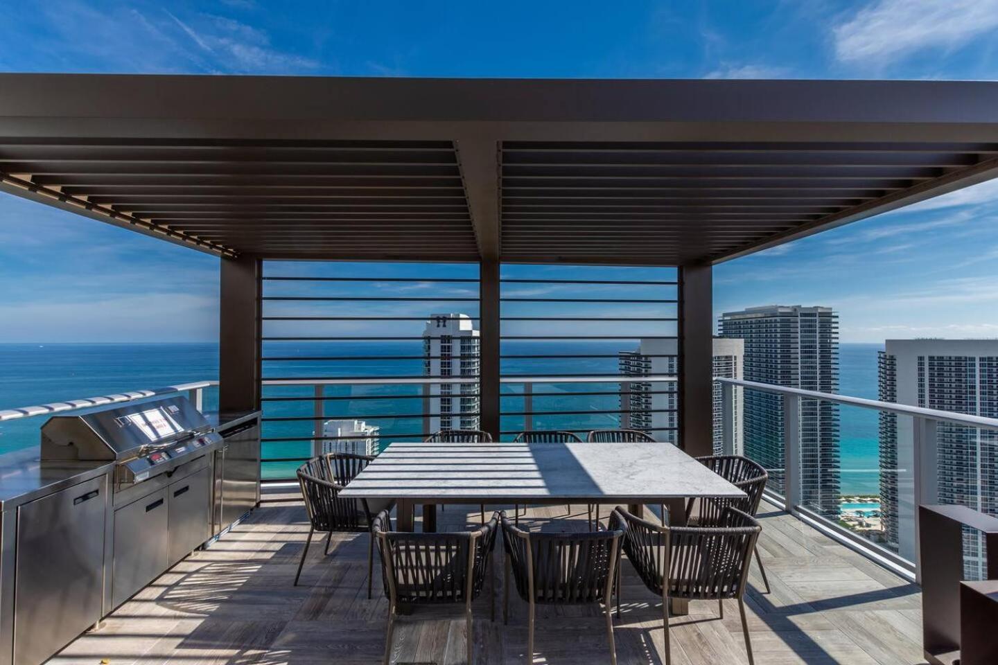 Amazing Apartments At H Beach House ฮอลลีวูด ภายนอก รูปภาพ