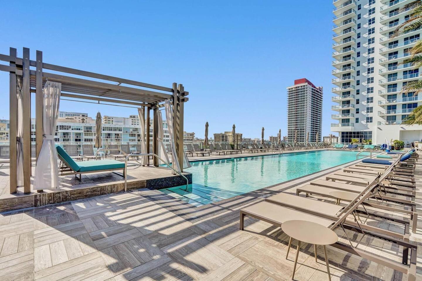 Amazing Apartments At H Beach House ฮอลลีวูด ภายนอก รูปภาพ