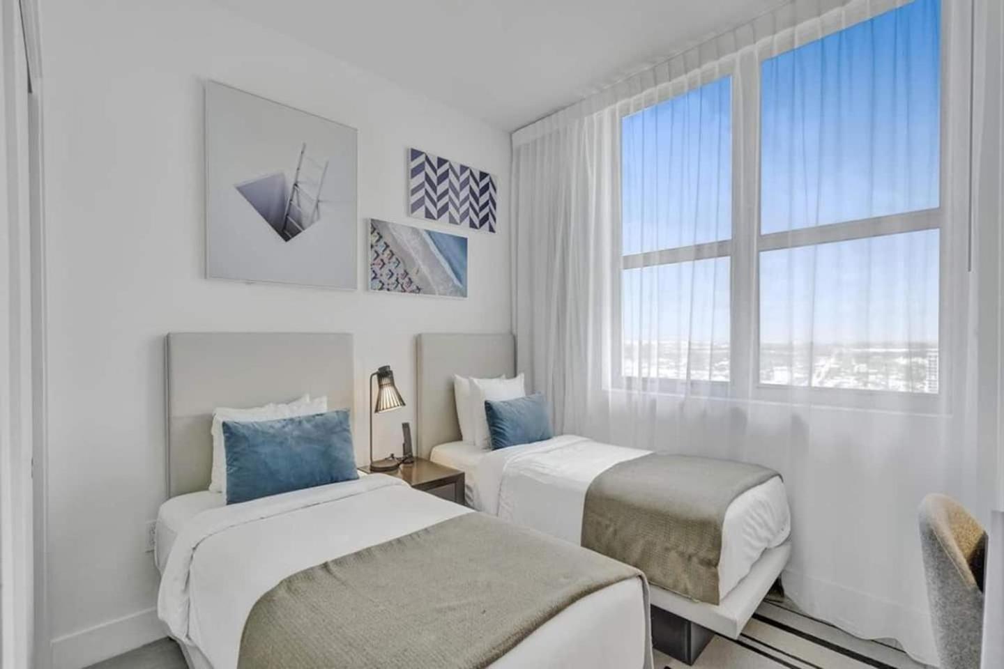 Amazing Apartments At H Beach House ฮอลลีวูด ภายนอก รูปภาพ
