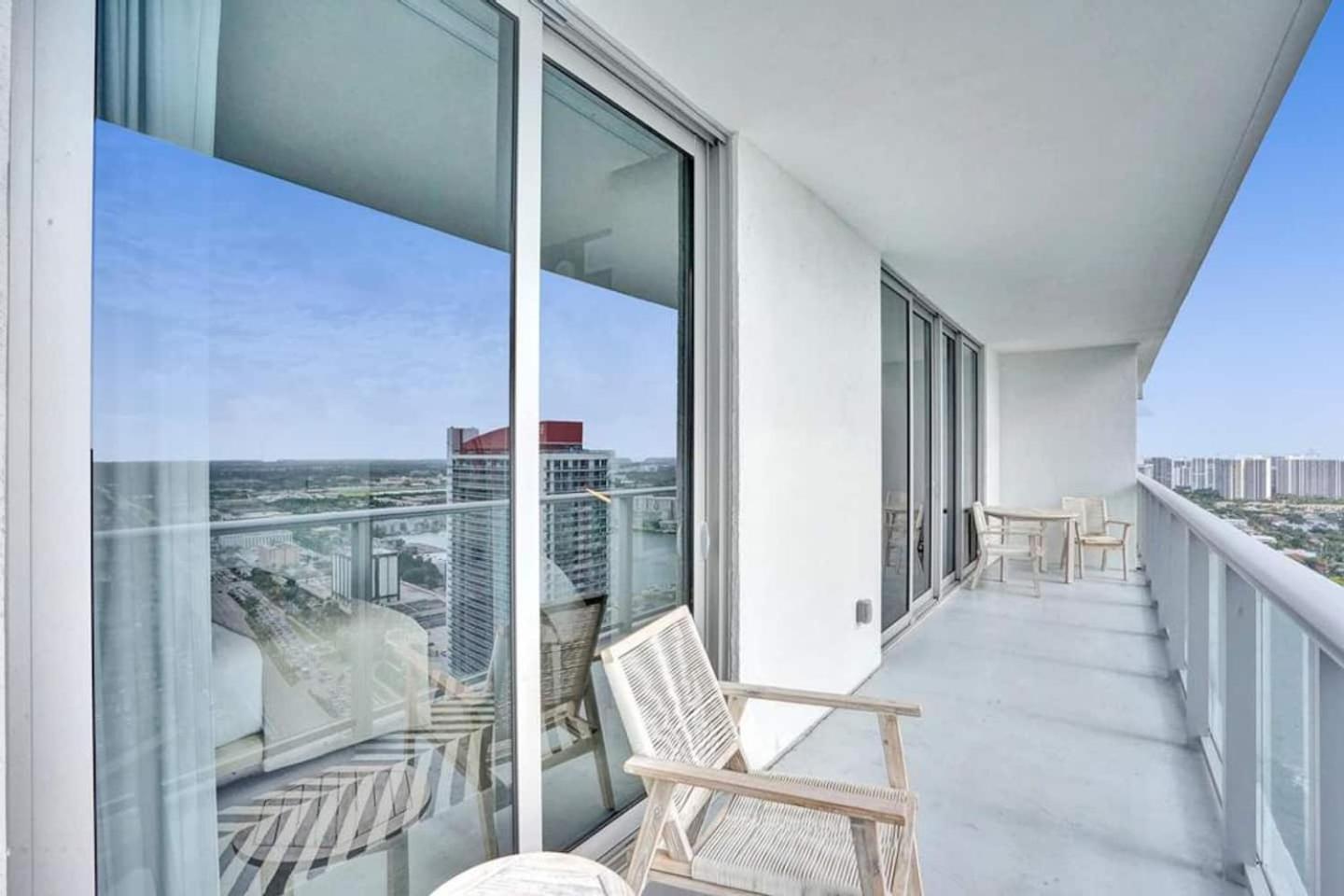 Amazing Apartments At H Beach House ฮอลลีวูด ภายนอก รูปภาพ