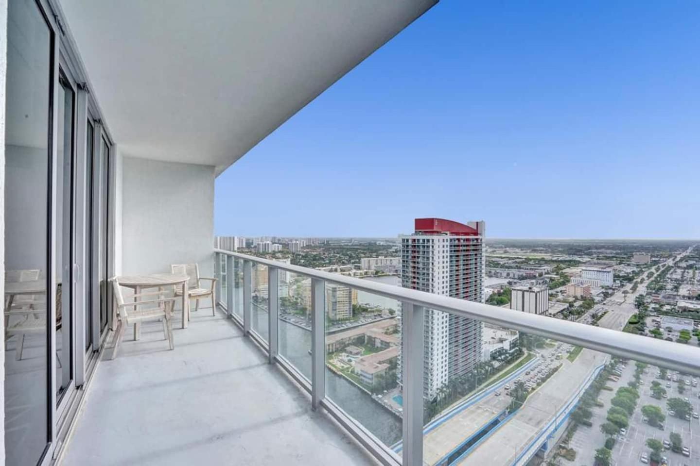 Amazing Apartments At H Beach House ฮอลลีวูด ภายนอก รูปภาพ
