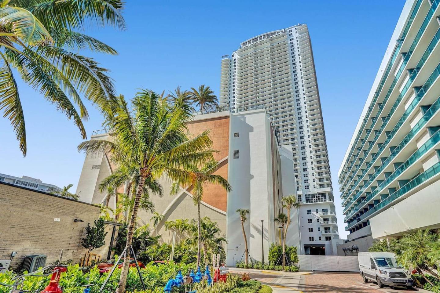 Amazing Apartments At H Beach House ฮอลลีวูด ภายนอก รูปภาพ