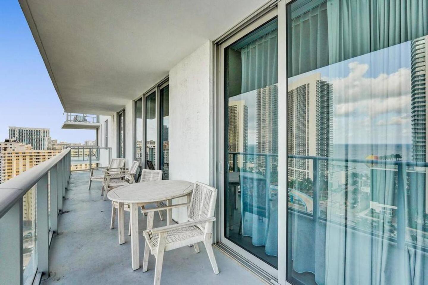 Amazing Apartments At H Beach House ฮอลลีวูด ภายนอก รูปภาพ