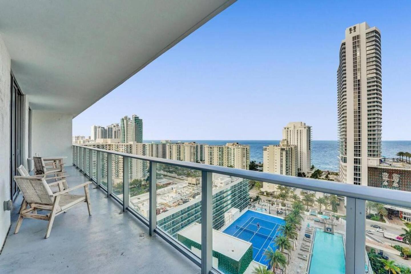 Amazing Apartments At H Beach House ฮอลลีวูด ภายนอก รูปภาพ